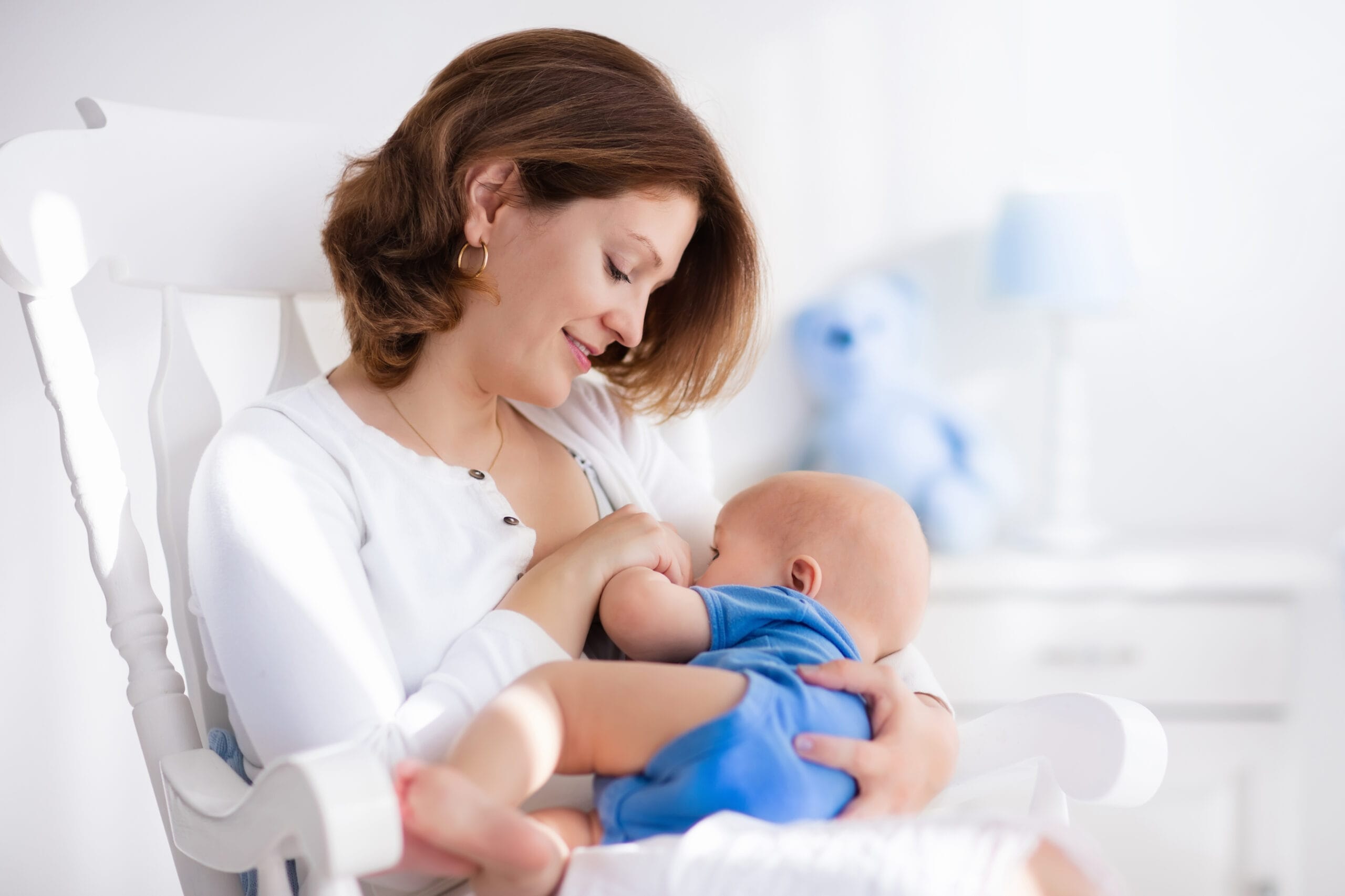Benefits of Red Light Therapy for Nursing Mothers
